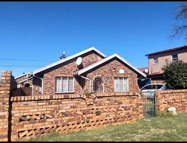 3 BEDROOM HOUSE FOR SALE IN LENASIA SOUTH